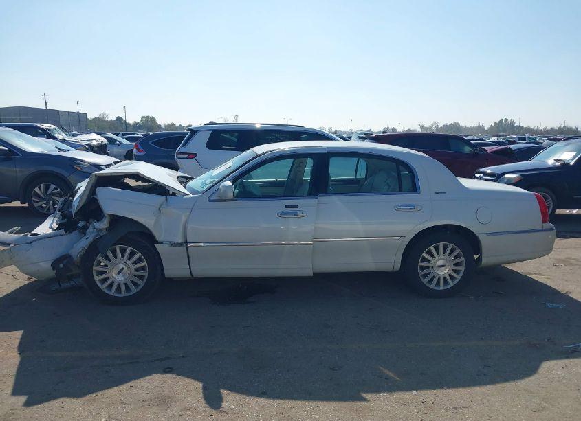 Photo 14 of 2004 Lincoln Town CAR SIGNATURE (VIN 1LNHM81WX4Y669744)