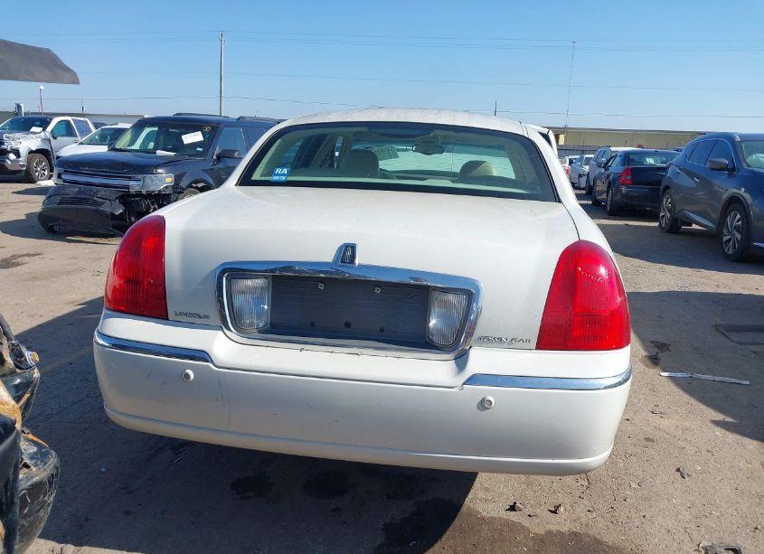 Photo 16 of 2004 Lincoln Town CAR SIGNATURE (VIN 1LNHM81WX4Y669744)