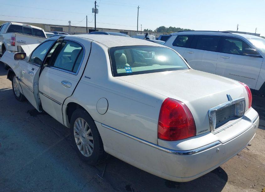 Photo 3 of 2004 Lincoln Town CAR SIGNATURE (VIN 1LNHM81WX4Y669744)