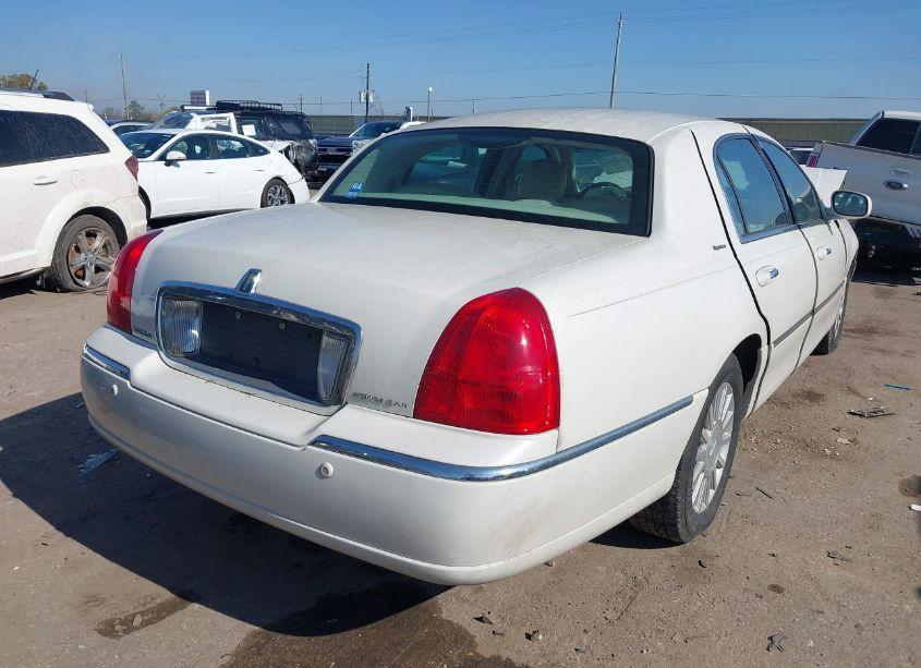 Photo 4 of 2004 Lincoln Town CAR SIGNATURE (VIN 1LNHM81WX4Y669744)