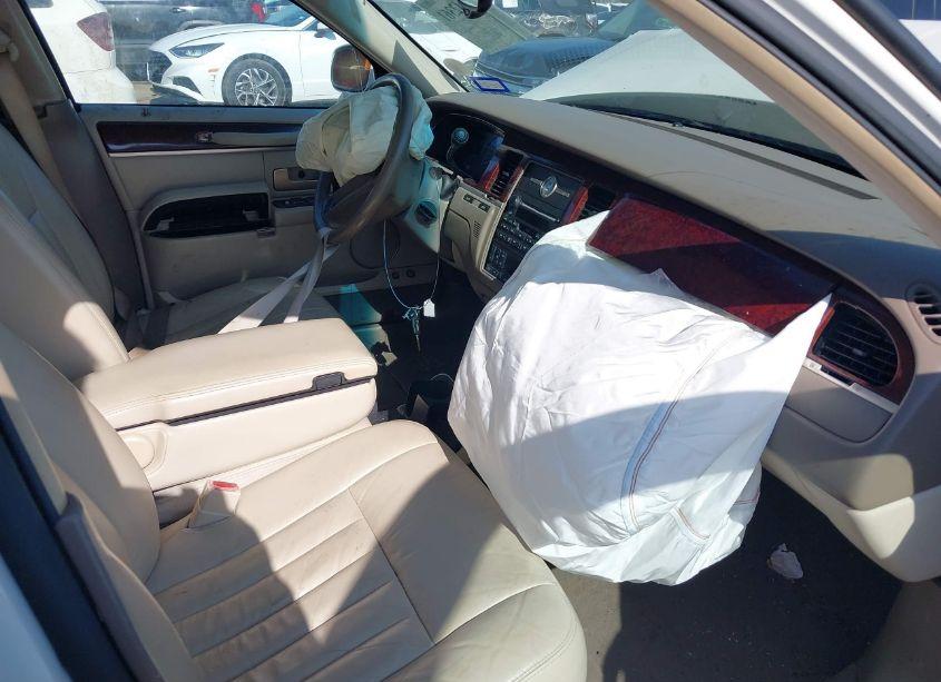 Photo 5 of 2004 Lincoln Town CAR SIGNATURE (VIN 1LNHM81WX4Y669744)