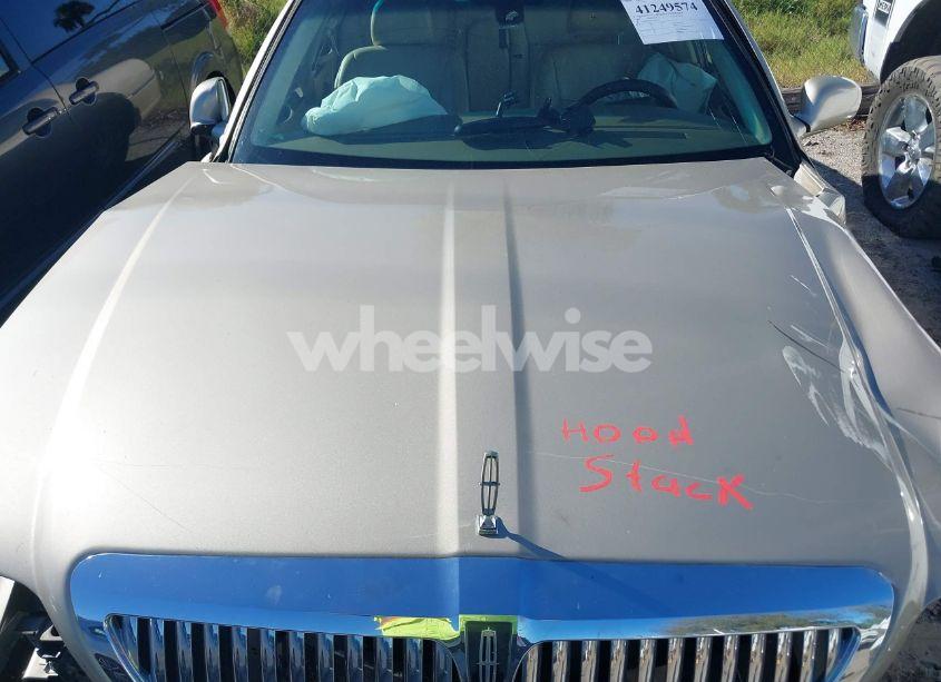 Photo 10 of 2004 Lincoln Town CAR SIGNATURE (VIN 1LNHM81WX4Y671266)