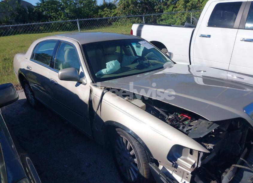 Photo 14 of 2004 Lincoln Town CAR SIGNATURE (VIN 1LNHM81WX4Y671266)