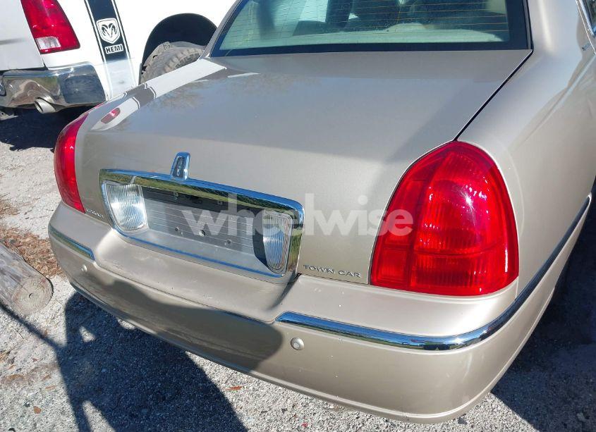 Photo 17 of 2004 Lincoln Town CAR SIGNATURE (VIN 1LNHM81WX4Y671266)