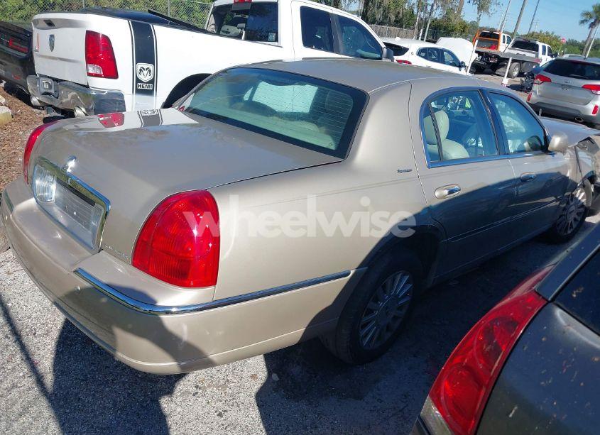Photo 4 of 2004 Lincoln Town CAR SIGNATURE (VIN 1LNHM81WX4Y671266)