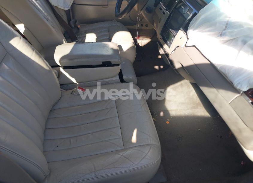 Photo 5 of 2004 Lincoln Town CAR SIGNATURE (VIN 1LNHM81WX4Y671266)