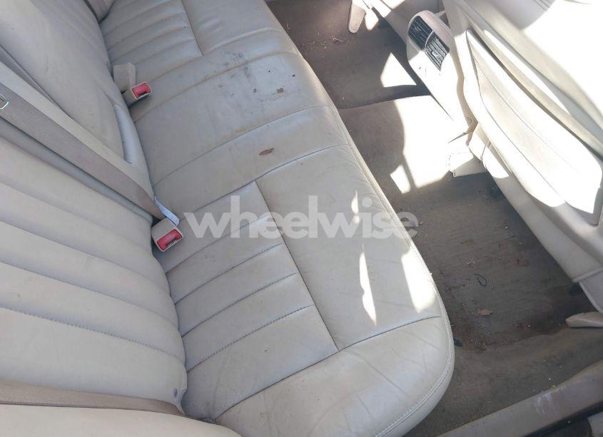 Photo 8 of 2004 Lincoln Town CAR SIGNATURE (VIN 1LNHM81WX4Y671266)