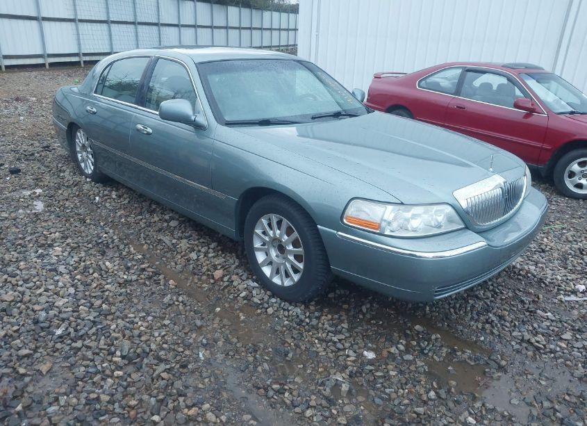 2006 Lincoln Town CAR SIGNATURE (VIN 1LNHM81WX6Y605822) main photo