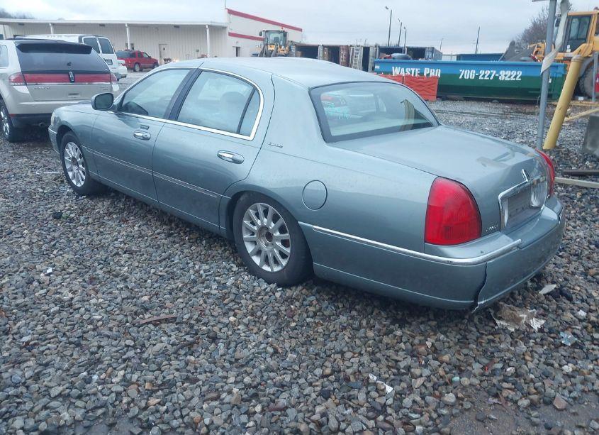 Photo 3 of 2006 Lincoln Town CAR SIGNATURE (VIN 1LNHM81WX6Y605822)