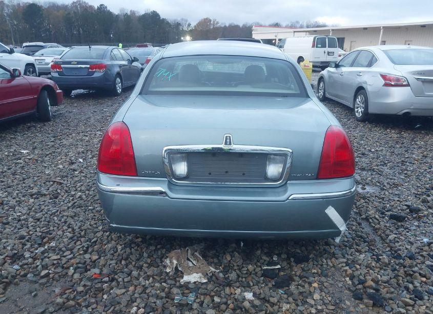 Photo 6 of 2006 Lincoln Town CAR SIGNATURE (VIN 1LNHM81WX6Y605822)