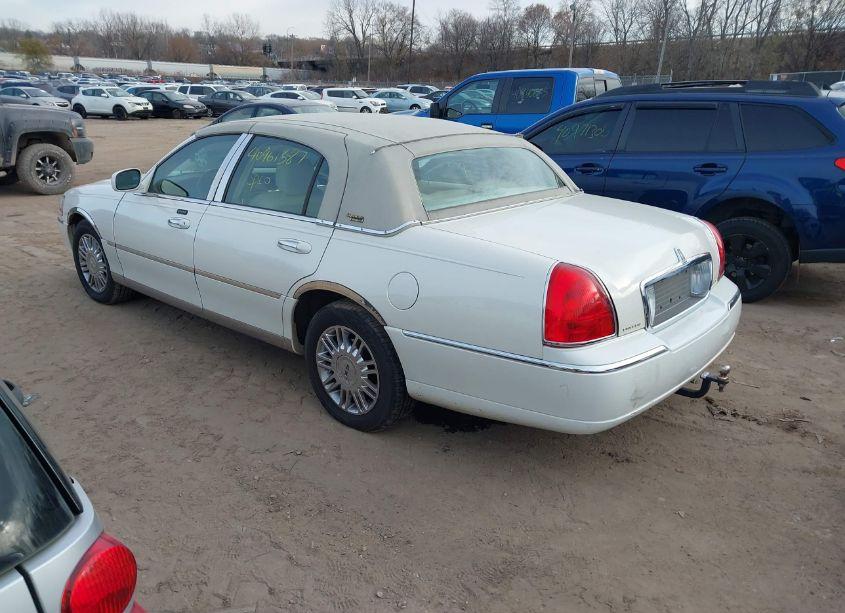 Photo 3 of 2006 Lincoln Town CAR SIGNATURE LIMITED (VIN 1LNHM82V06Y609836)