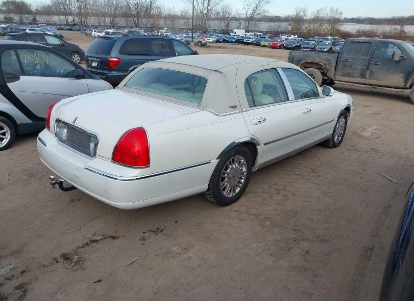 Photo 4 of 2006 Lincoln Town CAR SIGNATURE LIMITED (VIN 1LNHM82V06Y609836)