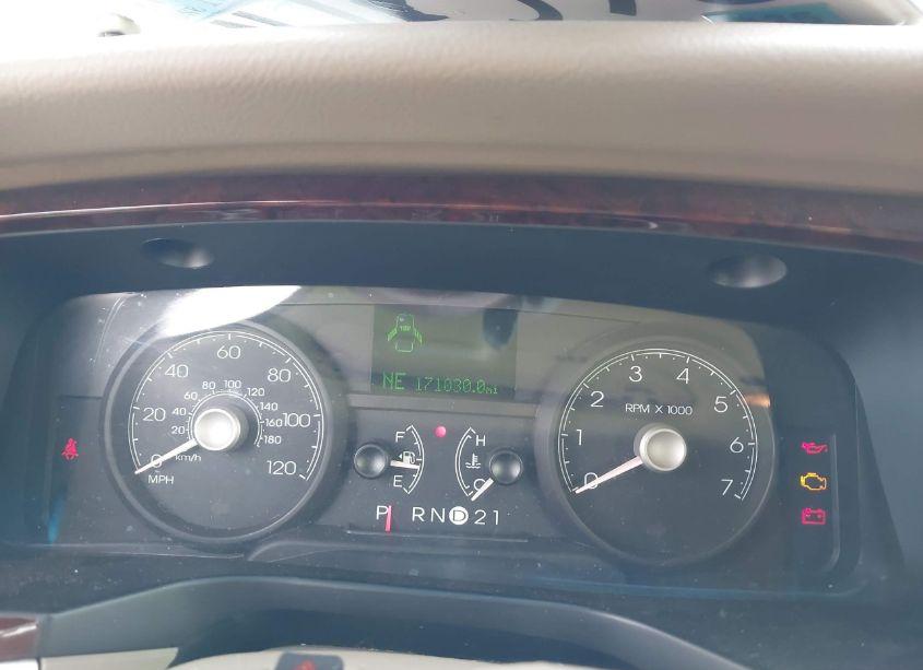 Photo 7 of 2006 Lincoln Town CAR SIGNATURE LIMITED (VIN 1LNHM82V06Y609836)