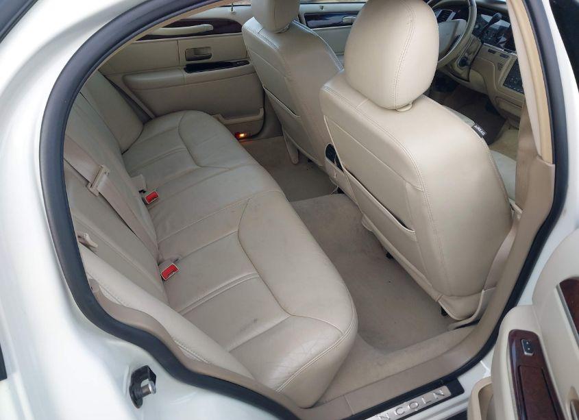 Photo 8 of 2006 Lincoln Town CAR SIGNATURE LIMITED (VIN 1LNHM82V06Y609836)