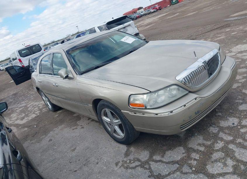 2006 Lincoln Town CAR SIGNATURE LIMITED (VIN 1LNHM82V06Y625776) main photo