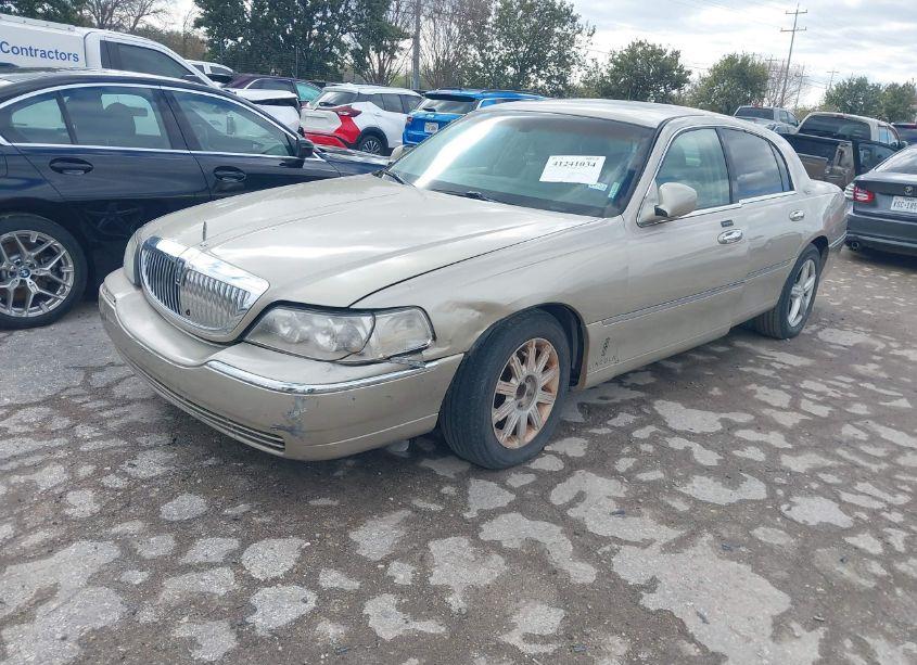 Photo 2 of 2006 Lincoln Town CAR SIGNATURE LIMITED (VIN 1LNHM82V06Y625776)