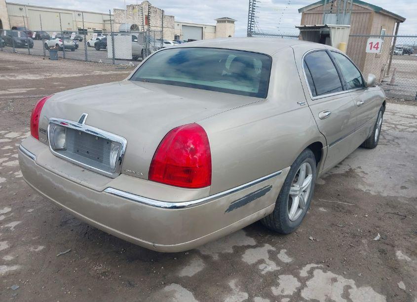 Photo 4 of 2006 Lincoln Town CAR SIGNATURE LIMITED (VIN 1LNHM82V06Y625776)