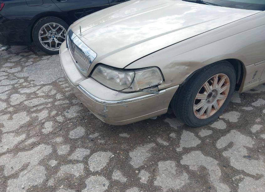 Photo 6 of 2006 Lincoln Town CAR SIGNATURE LIMITED (VIN 1LNHM82V06Y625776)