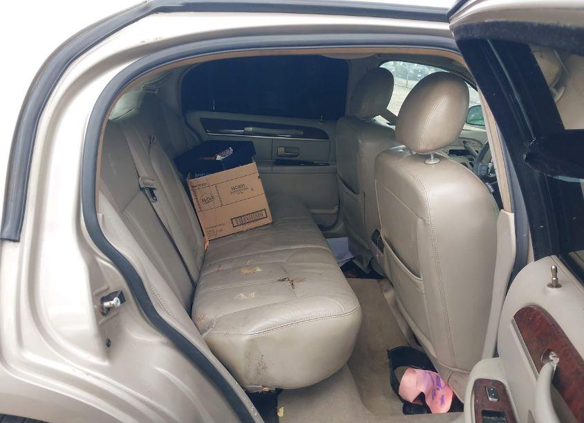 Photo 8 of 2006 Lincoln Town CAR SIGNATURE LIMITED (VIN 1LNHM82V06Y625776)