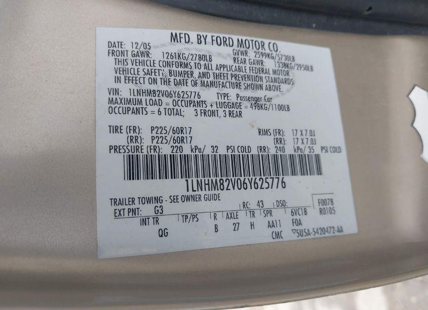 Photo 9 of 2006 Lincoln Town CAR SIGNATURE LIMITED (VIN 1LNHM82V06Y625776)