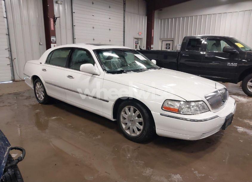 2007 Lincoln Town CAR SIGNATURE LIMITED (VIN 1LNHM82V17Y628896) main photo