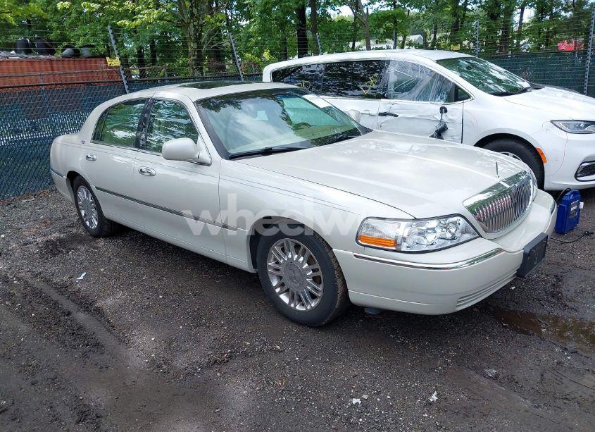 2006 Lincoln Town CAR SIGNATURE LIMITED (VIN 1LNHM82V26Y619302) main photo