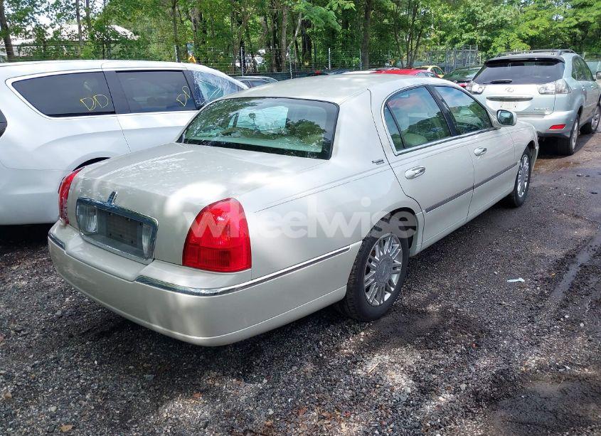 Photo 4 of 2006 Lincoln Town CAR SIGNATURE LIMITED (VIN 1LNHM82V26Y619302)