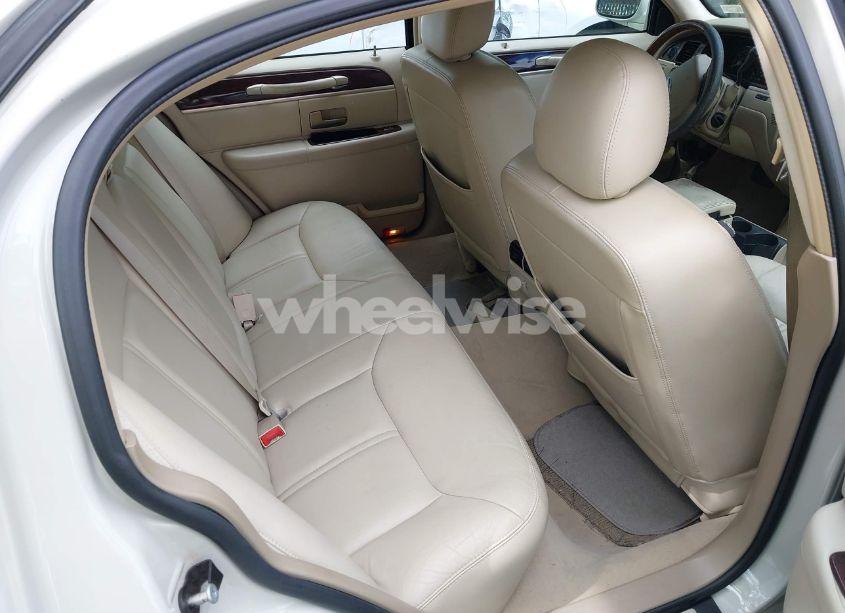 Photo 8 of 2006 Lincoln Town CAR SIGNATURE LIMITED (VIN 1LNHM82V26Y619302)