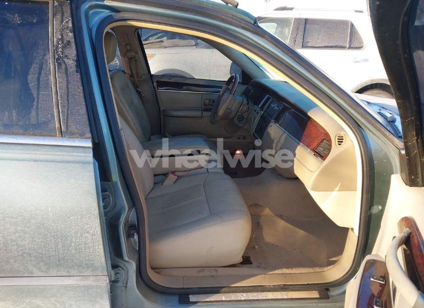 Photo 5 of 2006 Lincoln Town CAR SIGNATURE LIMITED (VIN 1LNHM82V36Y618577)