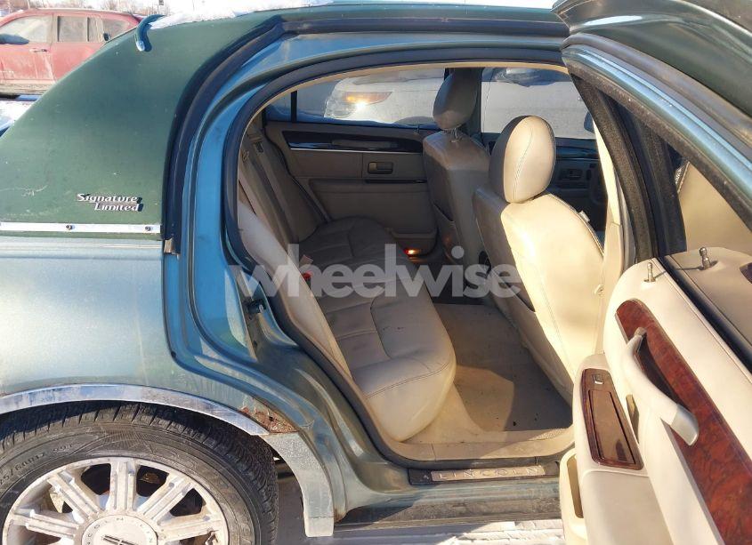 Photo 8 of 2006 Lincoln Town CAR SIGNATURE LIMITED (VIN 1LNHM82V36Y618577)