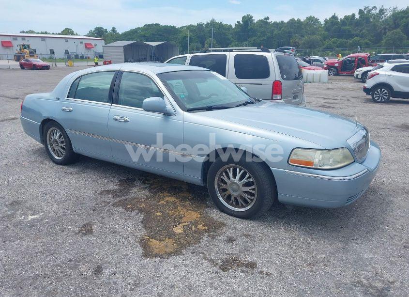 2006 Lincoln Town CAR SIGNATURE LIMITED (VIN 1LNHM82V36Y647982) main photo