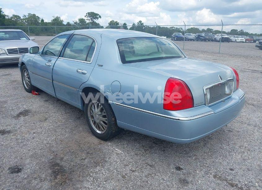 Photo 3 of 2006 Lincoln Town CAR SIGNATURE LIMITED (VIN 1LNHM82V36Y647982)