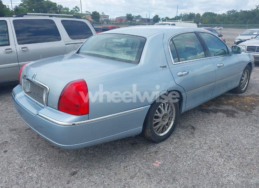 Photo 4 of 2006 Lincoln Town CAR SIGNATURE LIMITED (VIN 1LNHM82V36Y647982)