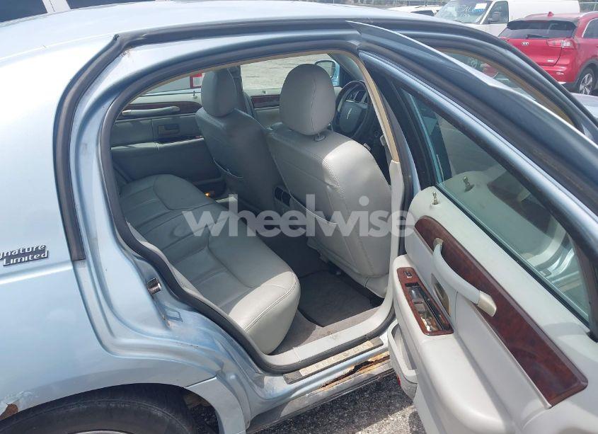 Photo 8 of 2006 Lincoln Town CAR SIGNATURE LIMITED (VIN 1LNHM82V36Y647982)