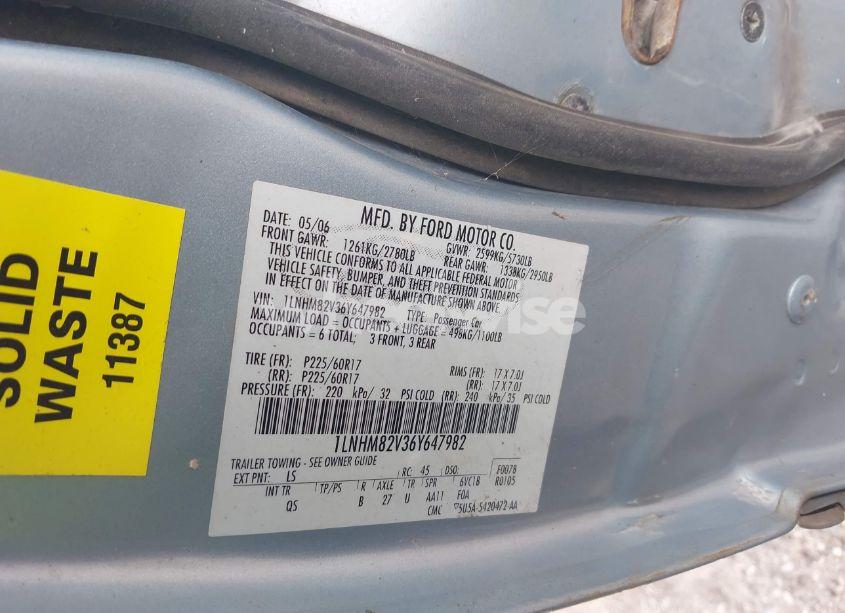 Photo 9 of 2006 Lincoln Town CAR SIGNATURE LIMITED (VIN 1LNHM82V36Y647982)