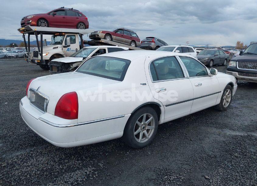 Photo 4 of 2007 Lincoln Town CAR SIGNATURE LIMITED (VIN 1LNHM82V47Y622879)