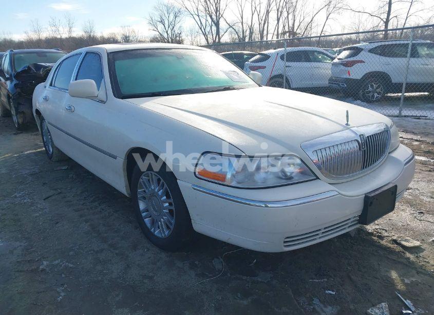 2007 Lincoln Town CAR SIGNATURE LIMITED (VIN 1LNHM82V57Y611986) main photo