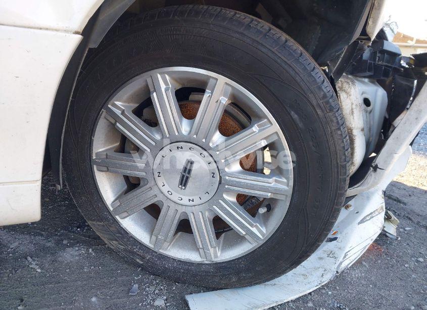 Photo 12 of 2006 Lincoln Town CAR SIGNATURE LIMITED (VIN 1LNHM82V76Y636483)