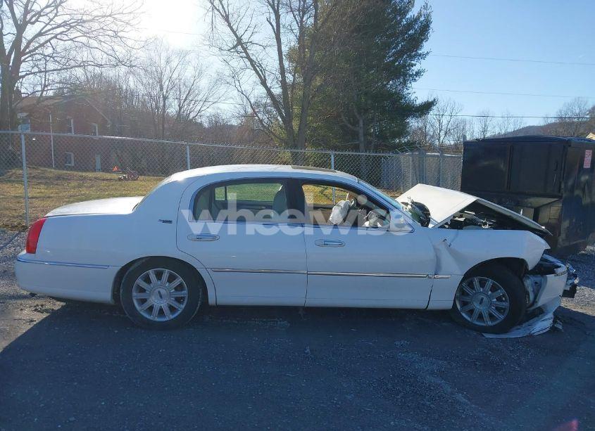 Photo 14 of 2006 Lincoln Town CAR SIGNATURE LIMITED (VIN 1LNHM82V76Y636483)