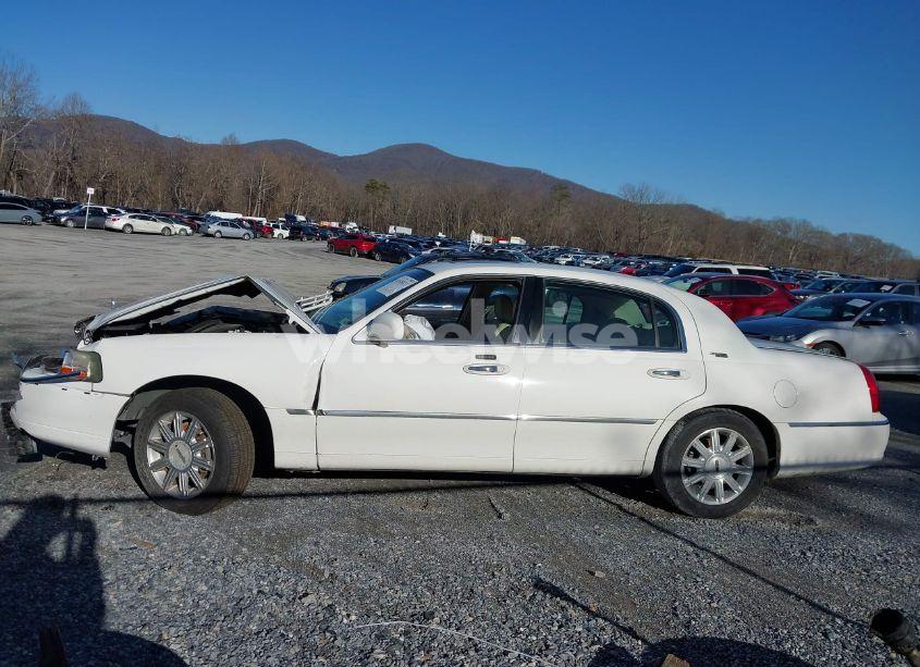 Photo 15 of 2006 Lincoln Town CAR SIGNATURE LIMITED (VIN 1LNHM82V76Y636483)