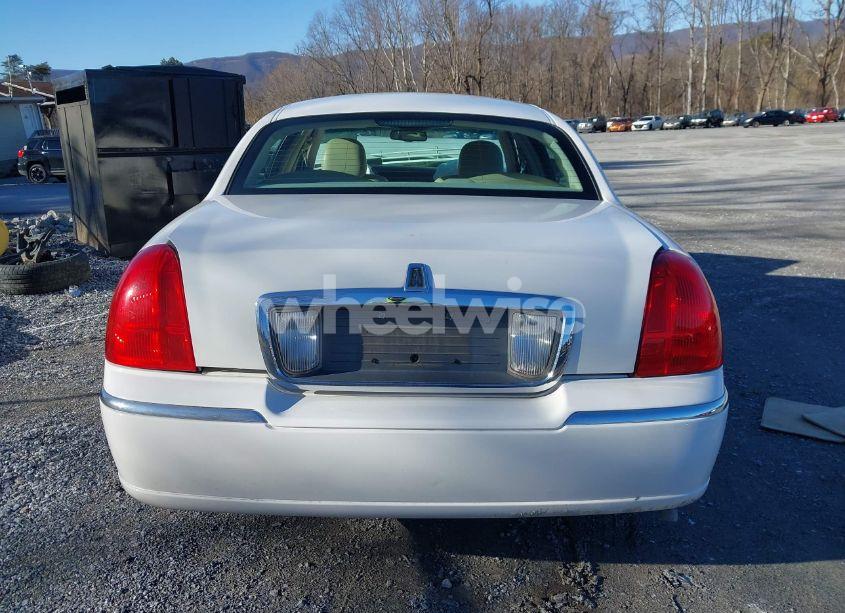 Photo 17 of 2006 Lincoln Town CAR SIGNATURE LIMITED (VIN 1LNHM82V76Y636483)