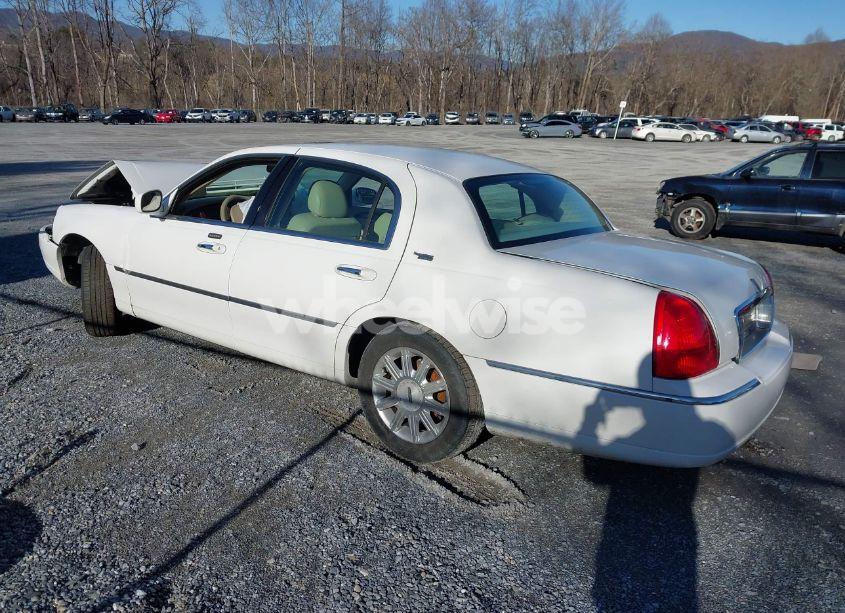 Photo 3 of 2006 Lincoln Town CAR SIGNATURE LIMITED (VIN 1LNHM82V76Y636483)