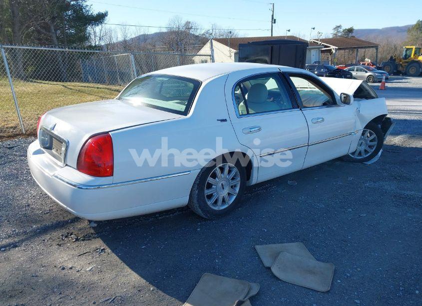 Photo 4 of 2006 Lincoln Town CAR SIGNATURE LIMITED (VIN 1LNHM82V76Y636483)