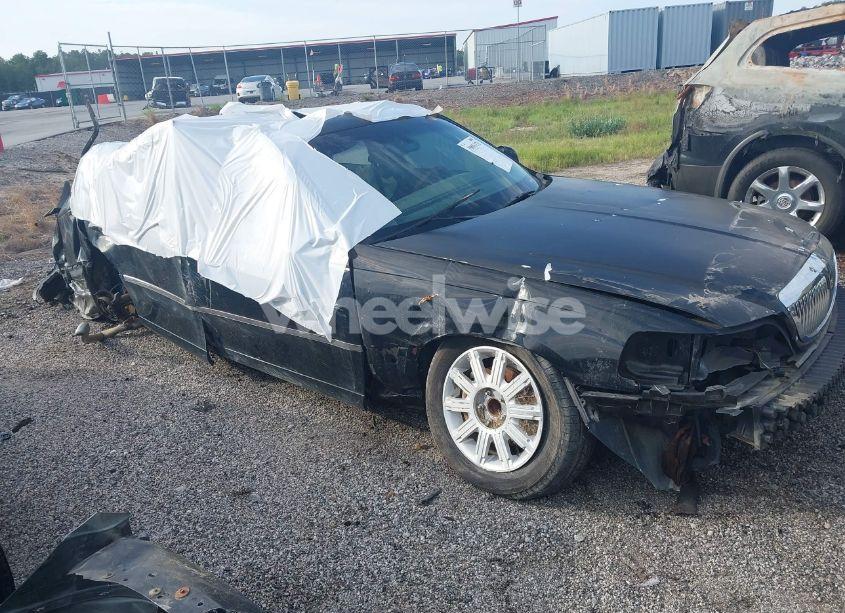 2007 Lincoln Town CAR (VIN 1LNHM82V87Y620889) main photo