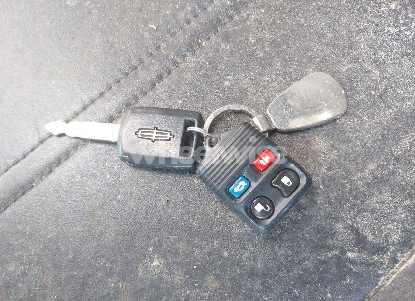 Photo 11 of 2007 Lincoln Town CAR (VIN 1LNHM82V87Y620889)