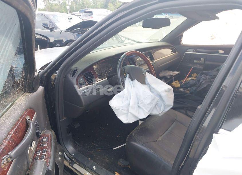 Photo 5 of 2007 Lincoln Town CAR (VIN 1LNHM82V87Y620889)