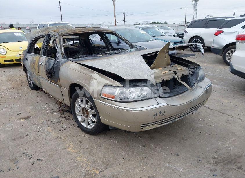 2006 Lincoln Town CAR SIGNATURE LIMITED (VIN 1LNHM82VX6Y619029) main photo