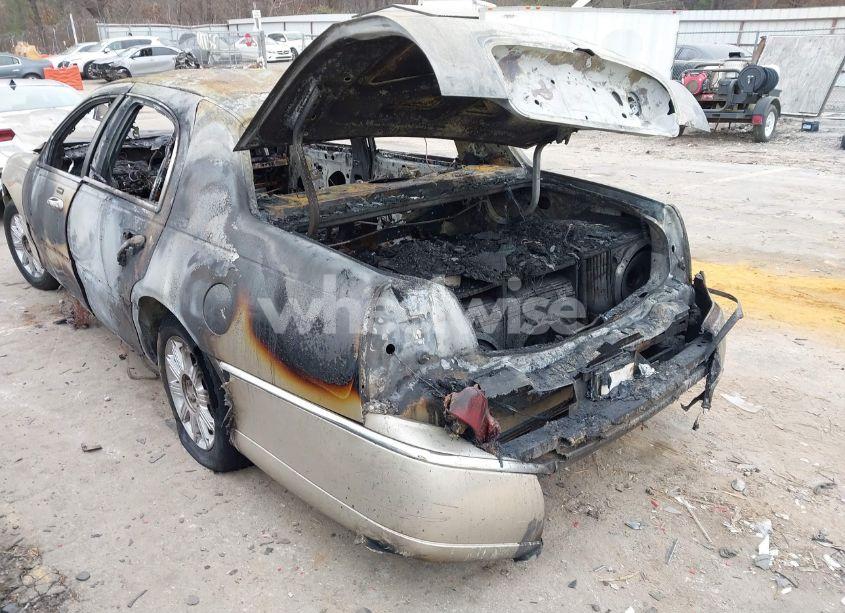 Photo 3 of 2006 Lincoln Town CAR SIGNATURE LIMITED (VIN 1LNHM82VX6Y619029)