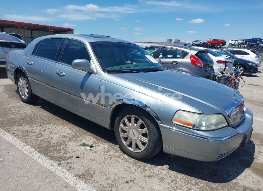 Photo 13 of 2006 Lincoln Town CAR SIGNATURE LIMITED (VIN 1LNHM82VX6Y625932)