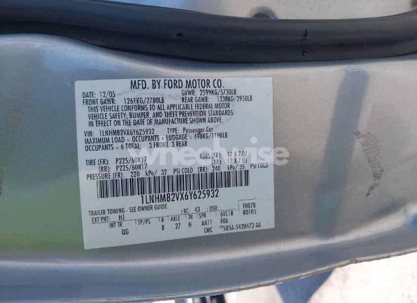 Photo 9 of 2006 Lincoln Town CAR SIGNATURE LIMITED (VIN 1LNHM82VX6Y625932)